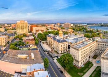 10 Famous Singers from New Jersey