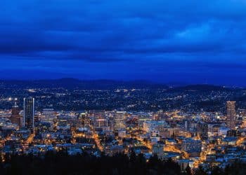 10 Famous Singers from Oregon