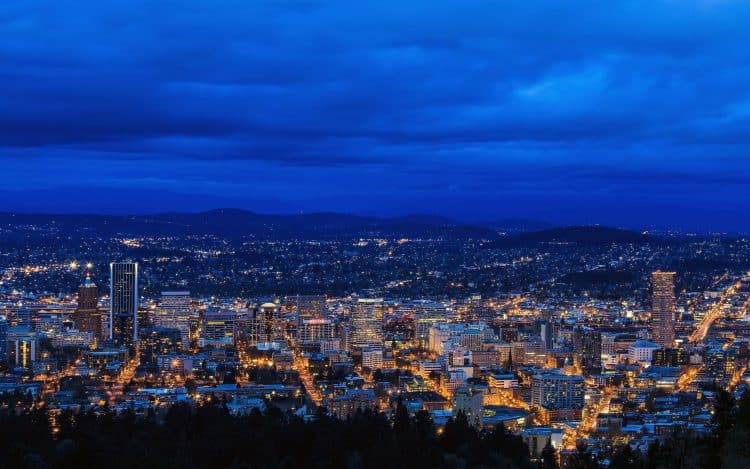 10 Famous Singers from Oregon