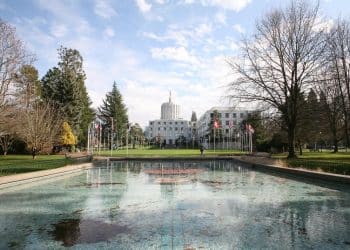 10 Famous Singers from Oregon