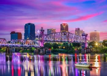 10 Famous Singers from Arkansas