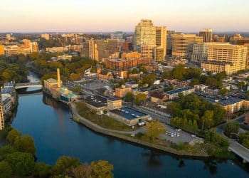 10 Famous Singers from Delaware