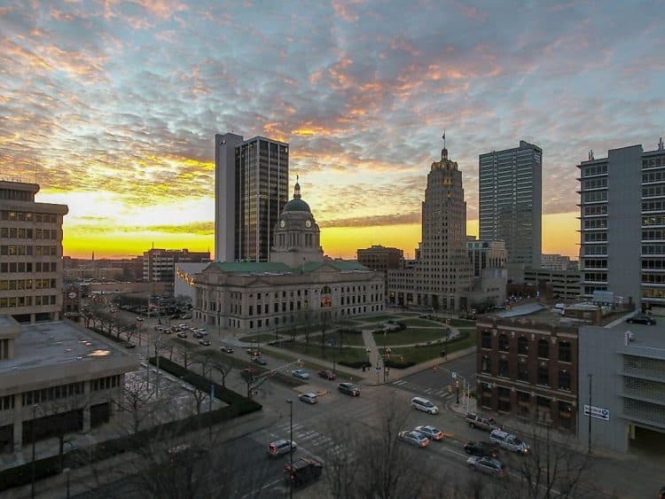 10 Famous Singers from Indiana