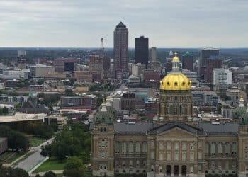 10 Famous Singers from Iowa