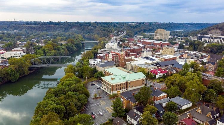 10 Famous Singers from Kentucky