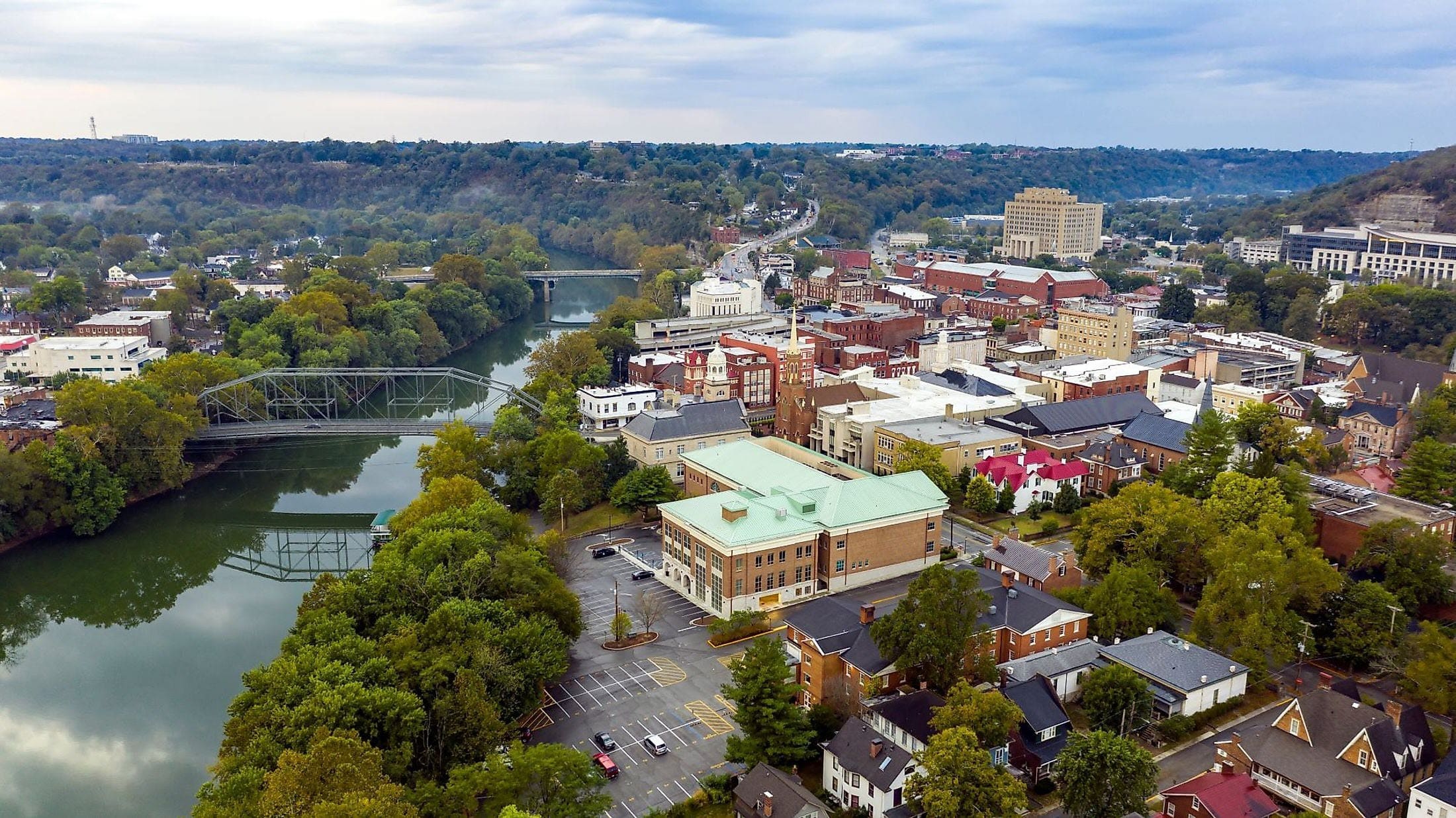 10 Famous Singers from Kentucky