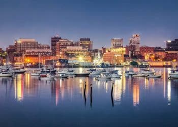 10 Famous Singers from Maine