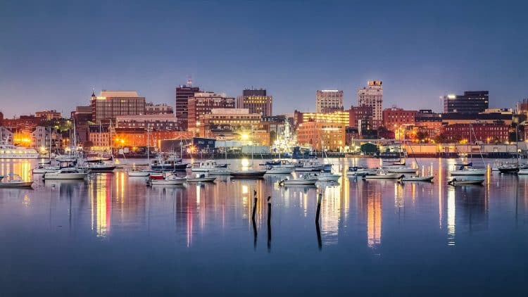 10 Famous Singers from Maine