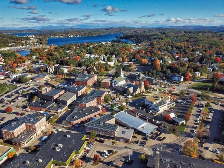 10 Famous Singers from New Hampshire