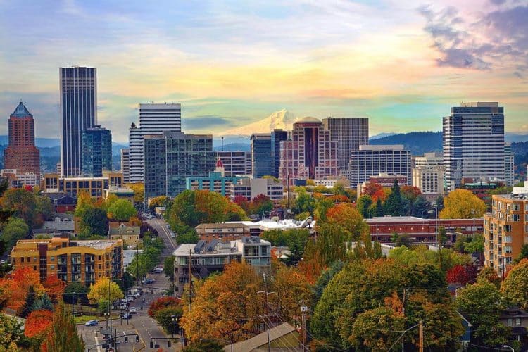 10 Famous Singers from Oregon