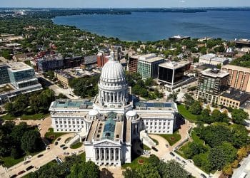 10 Famous Singers from Wisconsin