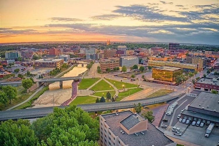 10 Famous Singers from South Dakota