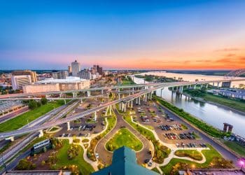 10 Famous Singers from Tennessee