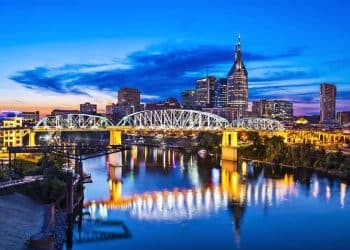 10 Famous Singers from Tennessee