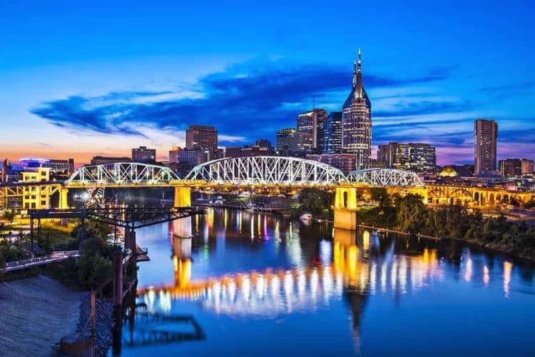 10 Famous Singers from Tennessee