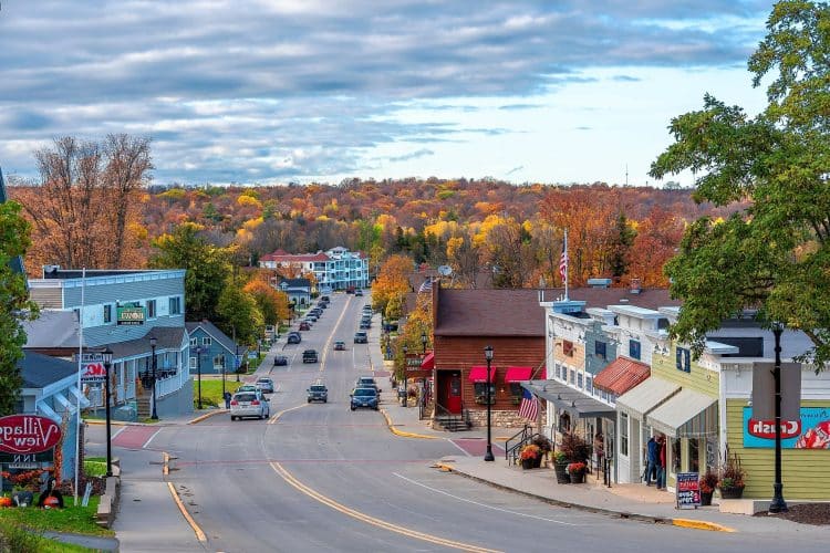 10 Famous Singers from Wisconsin