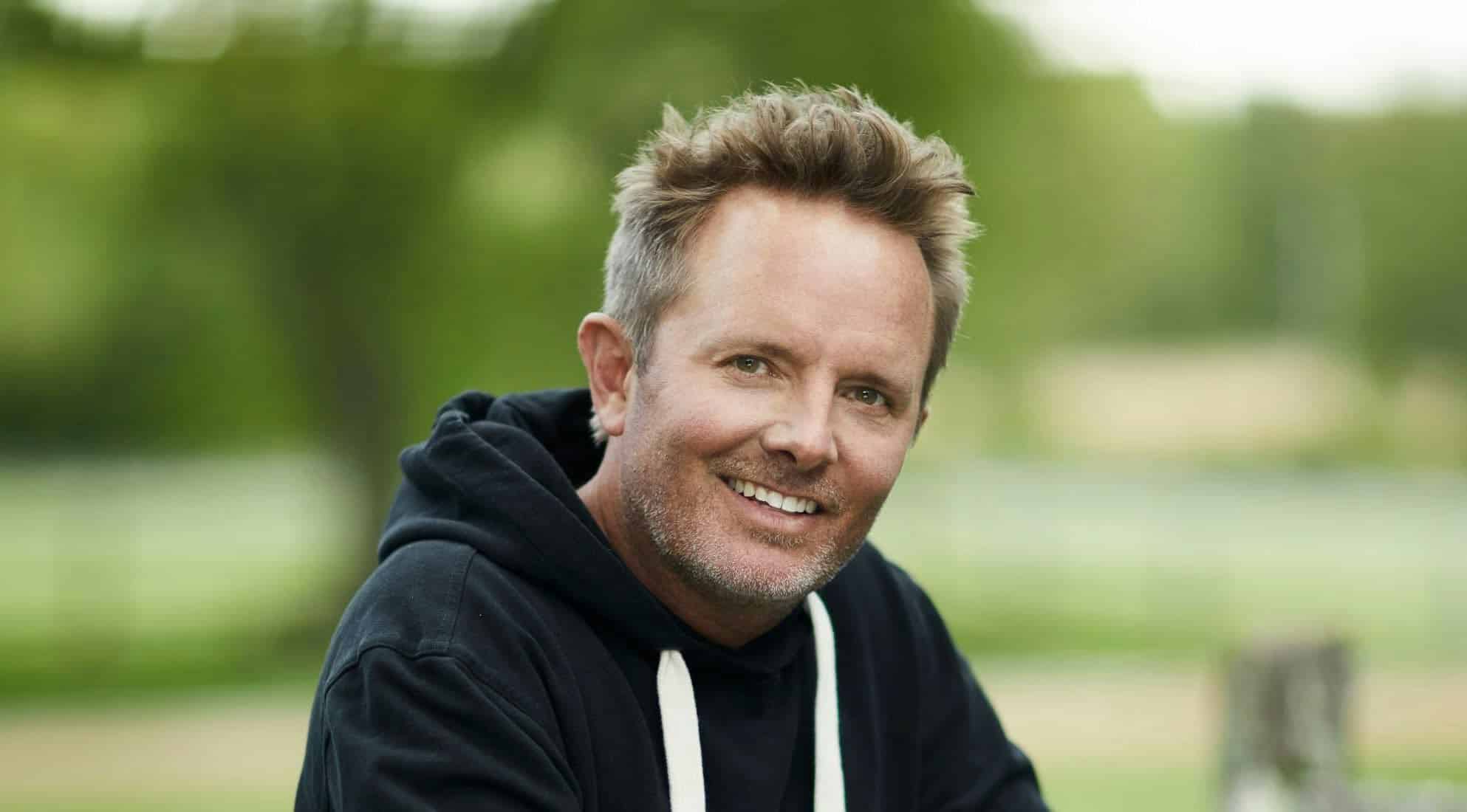 10 Best Chris Tomlin Songs Of All Time - Singersroom.com