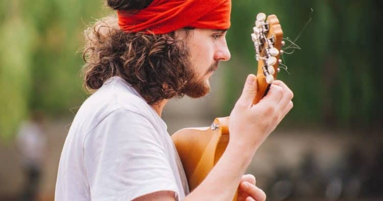 15 Best Folk Music Singers of All Time