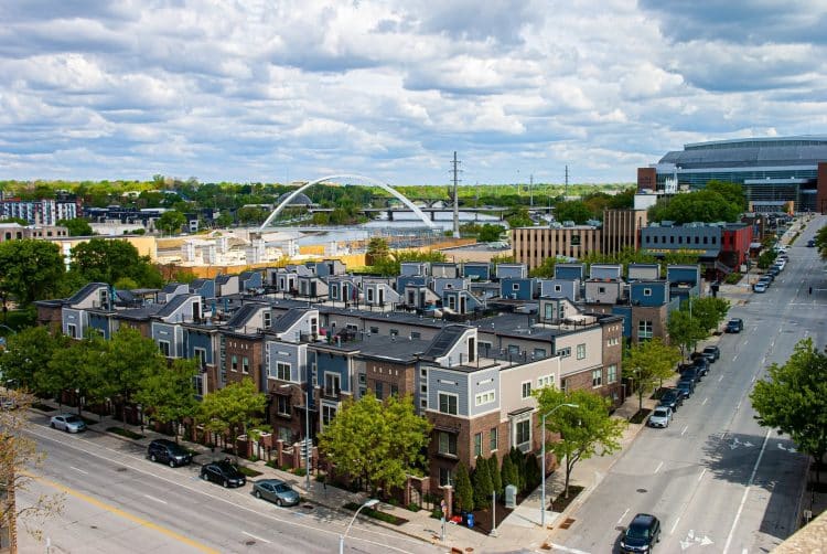 10 Famous Singers from Iowa