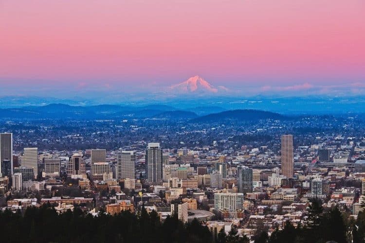 10 Famous Singers from Oregon