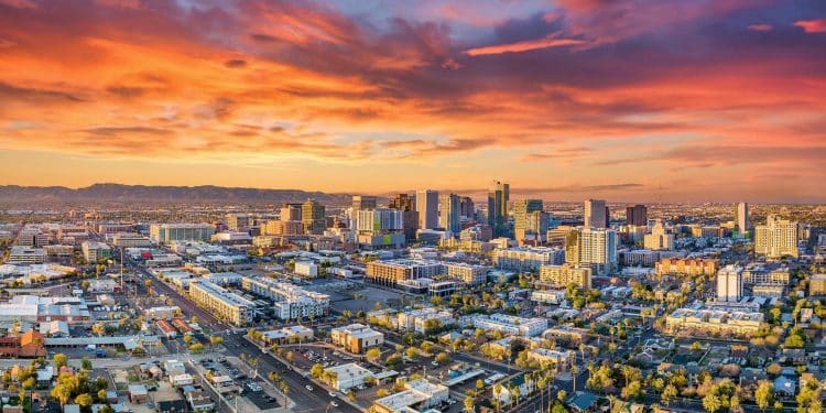 10 Famous Singers from Arizona