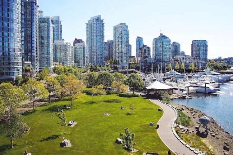 10 Famous Singers from Canada