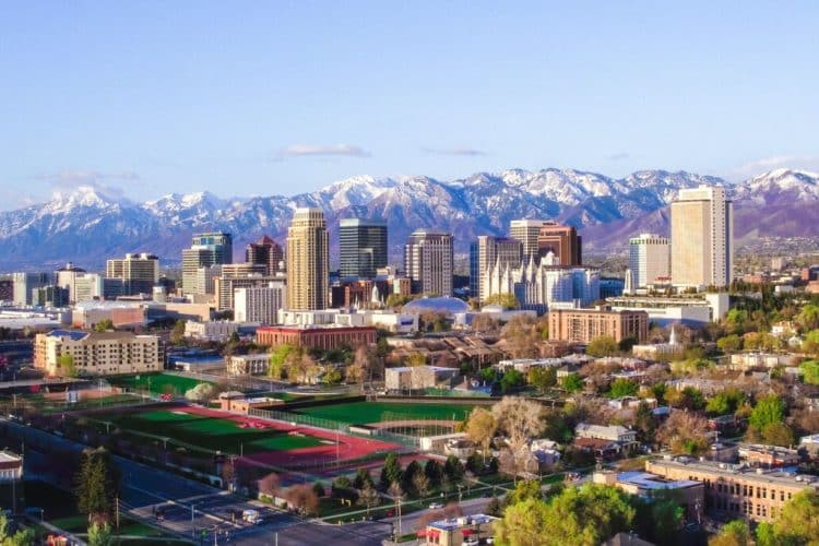 10 Famous Singers from Utah