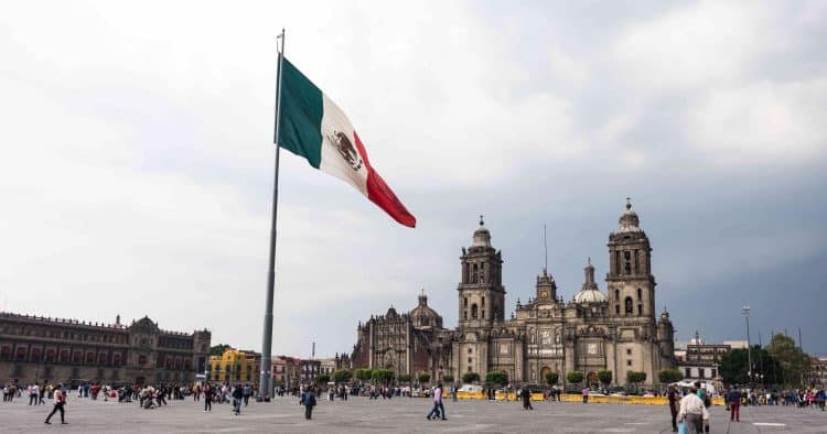 10 Famous Singers from Mexico