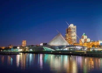 10 Famous Singers from Wisconsin