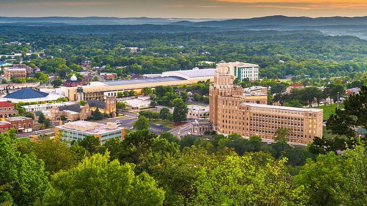 10 Famous Singers from Arkansas