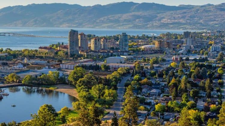 10 Famous Singers from Canada