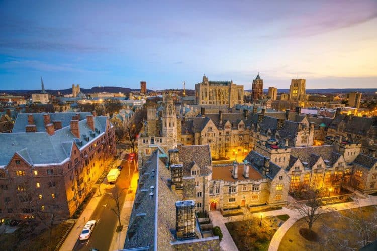 10 Famous Singers from Connecticut