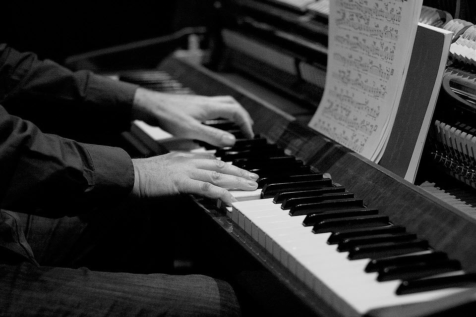 15 Best Piano Players Of All Time - Singersroom.com