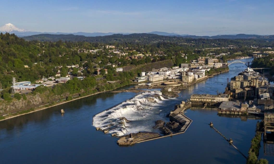 10 Famous Singers from Oregon