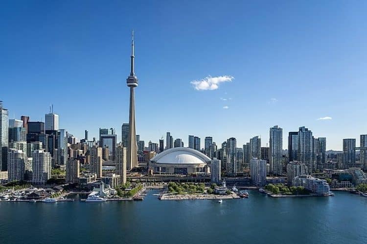 10 Famous Singers from Canada