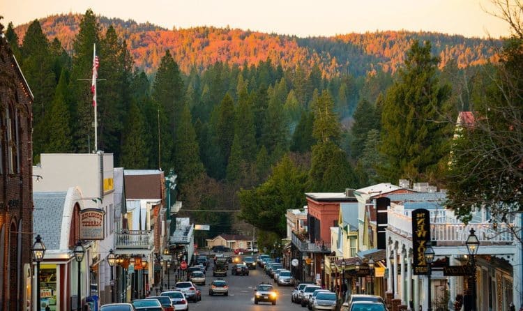 10 Famous Singers from Nevada