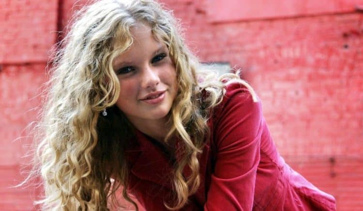 10 Best Taylor Swift Songs of All Time - Singersroom.com