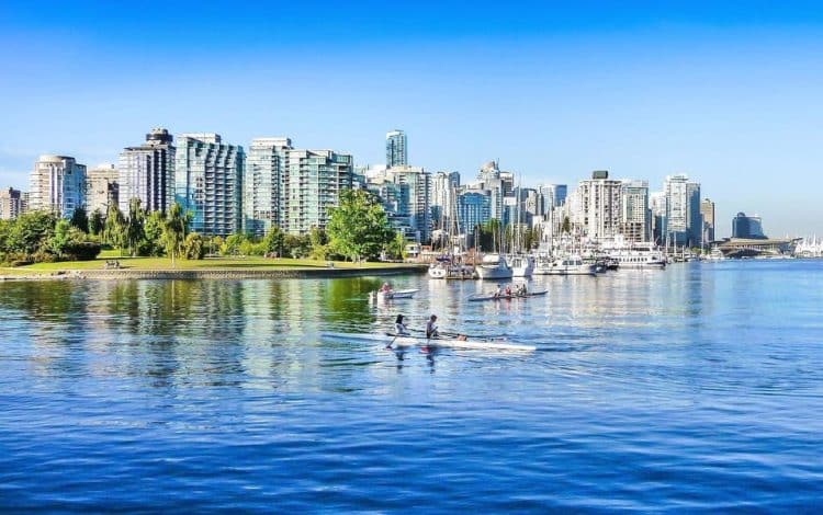 10 Famous Singers from Canada