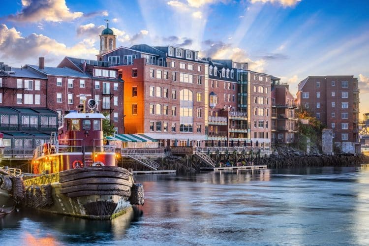 10 Famous Singers from New Hampshire