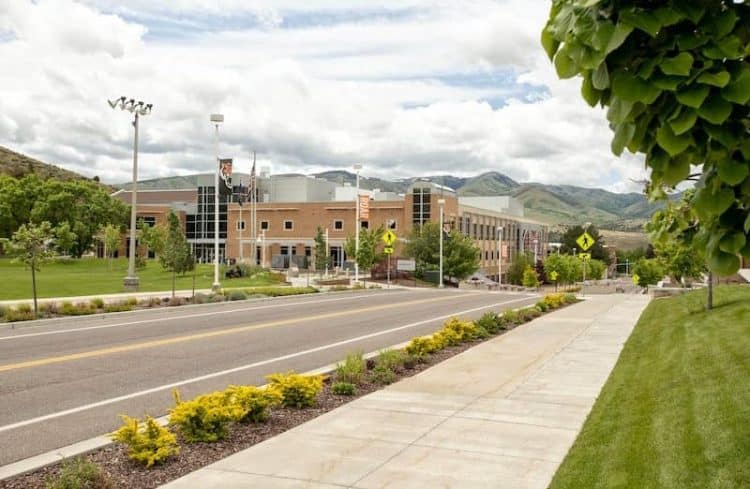 10 Famous Singers from Idaho