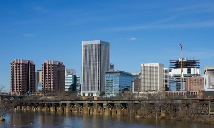 10 Famous Singers from Virginia