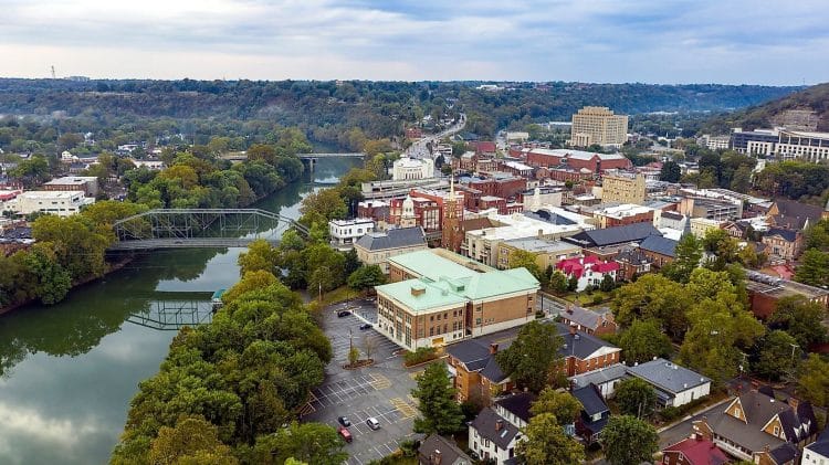 10 Famous Singers from Kentucky