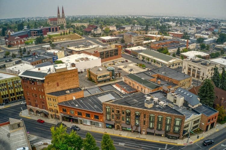 10 Famous Singers from Montana