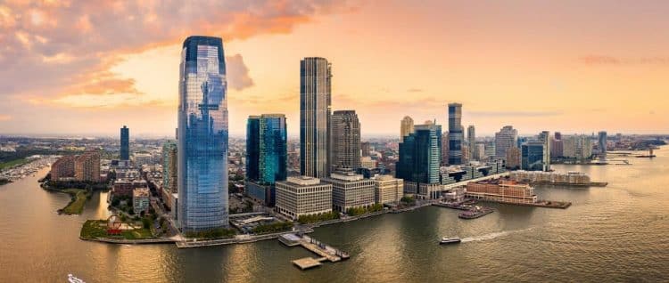 10 Famous Singers from New Jersey