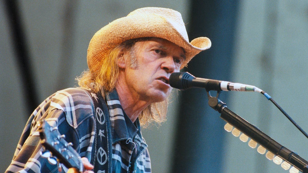 10 Best Neil Young Songs Of All Time - Singersroom.com