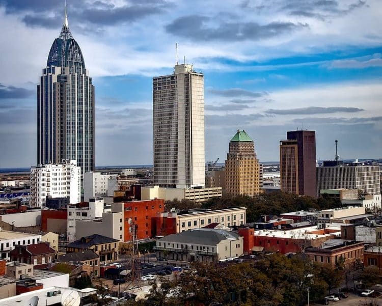 10 Famous Singers from Alabama