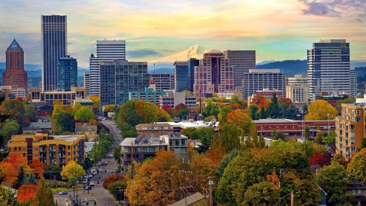 10 Famous Singers from Oregon