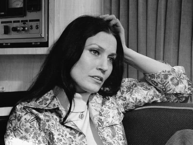 10 Best Loretta Lynn Songs Of All Time - Singersroom.com