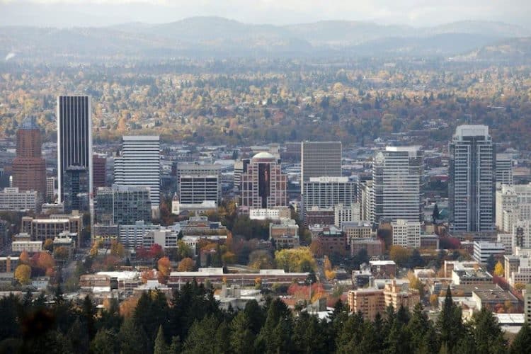 10 Famous Singers from Oregon