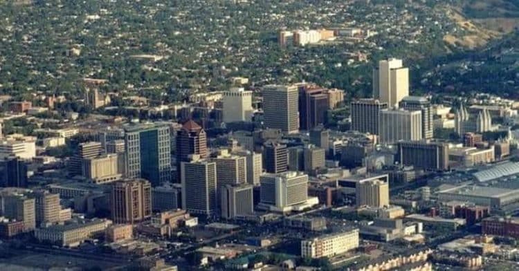 10 Famous Singers from Utah